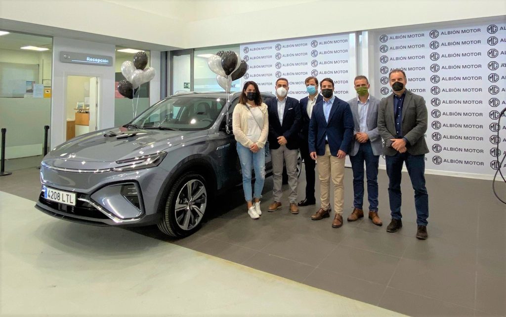 MG Marvel R entrega vehículo